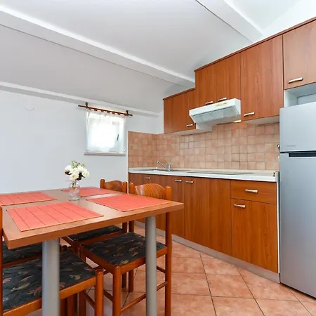 Apartment Fuer 5 Personen Ca 50 Qm In Medulin, Istrien Suedkueste Von Istrien *